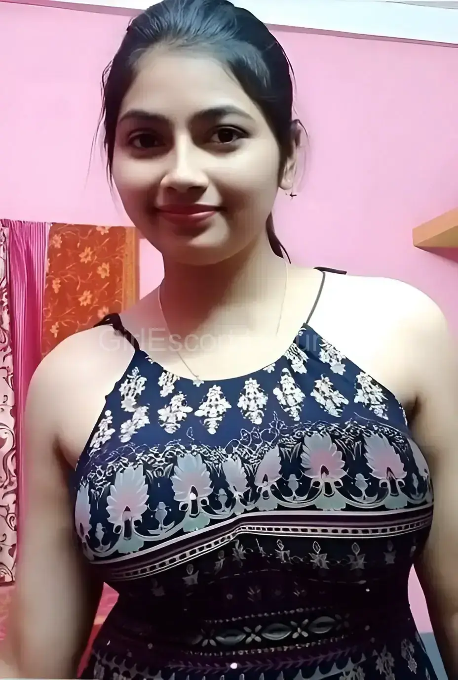 Shalini Tiwari profile photo 2